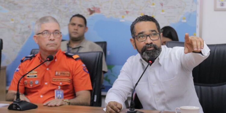 Defensa Civil se prepara ante posible paso tormenta Fiona por el país