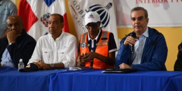 Presidente Abinader acude a zonas afectadas por Fiona, junto al ministro de Obras Públicas
