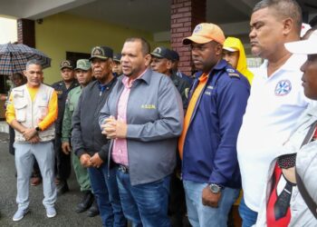 Alcalde Carlos Guzmán encabeza trabajos de limpieza, reparaciones, restablecimiento eléctrico y poda de árboles tras huracán Fiona