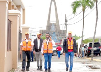 Presidente Luis Abinader agradece trabajo del personal y voluntarios de la Defensa Civil