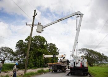 Neney Cabrera avanza en restablecimiento de servicios en La Romana tras paso de Fiona