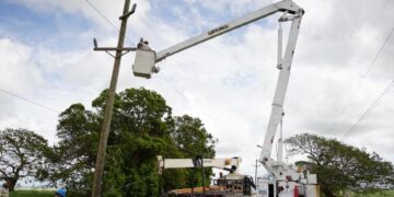 Neney Cabrera avanza en restablecimiento de servicios en La Romana tras paso de Fiona