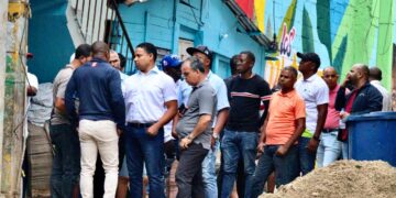 Diputado Elías Matos verifica situación del sector Los Platanitos del DN luego del paso de  Fiona