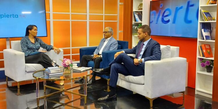 Sánchez Cárdenas: "Entregar programa Alto Costo a las ARS es darle el queso al ratón"