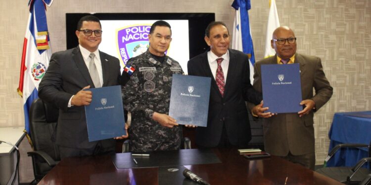 PN firma acuerdos médicos para beneficio de los pensionados 