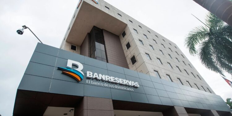 Banreservas donará 100 millones de pesos a comunidades afectadas por Fiona