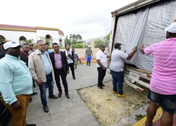 Instituto de Auxilios visita zonas afectadas por huracán para asistir damnificados