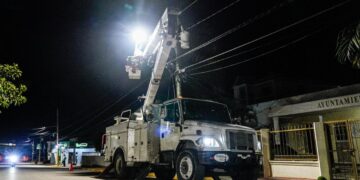 Edesur ilumina cuatro comunidades apartadas en el Cercado, impactando más de 8,000 familias