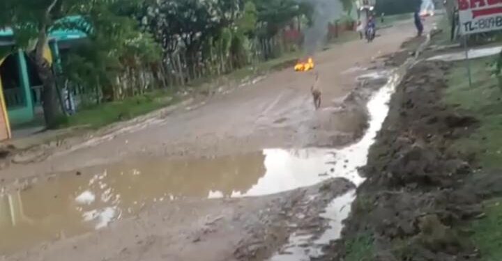 La comunidad Las Mercedes exige arreglo de la carretera