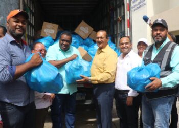 Antonio Marte entrega primera partida de ayuda para familias afectadas por el huracán Fiona en Higüey