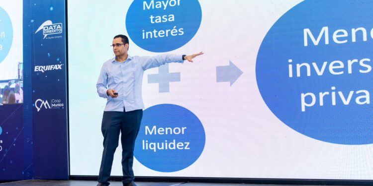 Juan Ariel Jiménez advierte posible alza en los precios de algunos productos tras paso de huracán Fiona