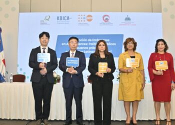 Ministerio de la Mujer y panelistas discuten acciones para la prevención del embarazo en adolescentes