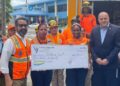 Defensa Civil recibe cheque por 1 millón de pesos del senador Alexis Victoria Yeb