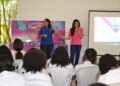 Estudiantes del Distrito Educativo 10-03 reciben charla sobre cambios y embarazos en adolescentes