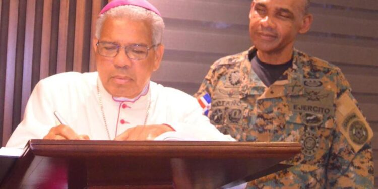 Arzobispo Metropolitano de Santo Domingo visita Escuela Vocacional Santo Domingo Este