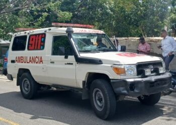 Alcalde Hato Damas recibe llaves de ambulancia del 911