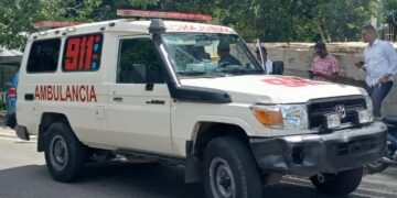 Alcalde Hato Damas recibe llaves de ambulancia del 911