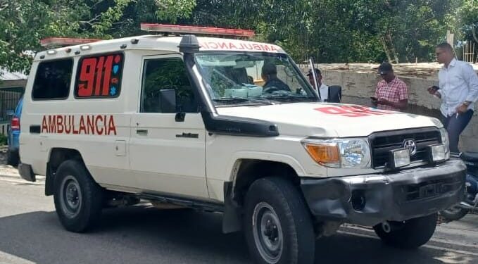 Alcalde Hato Damas recibe llaves de ambulancia del 911