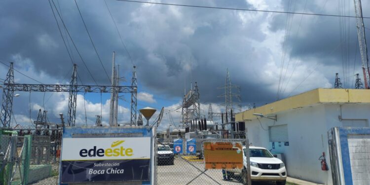 Edeeste energiza circuito uno de Boca Chica mientras avanza los trabajos para solucionar avería totalmente