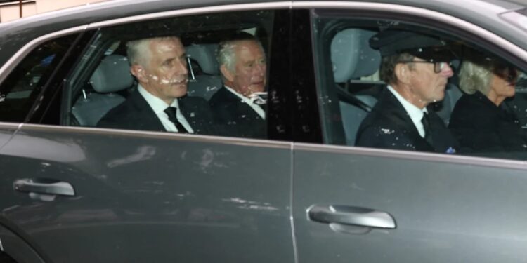 Carlos III partió desde Balmoral hacia Londres para dar su primer discurso como rey