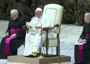 El papa Francisco no visitará Ucrania debido a una recaída de salud