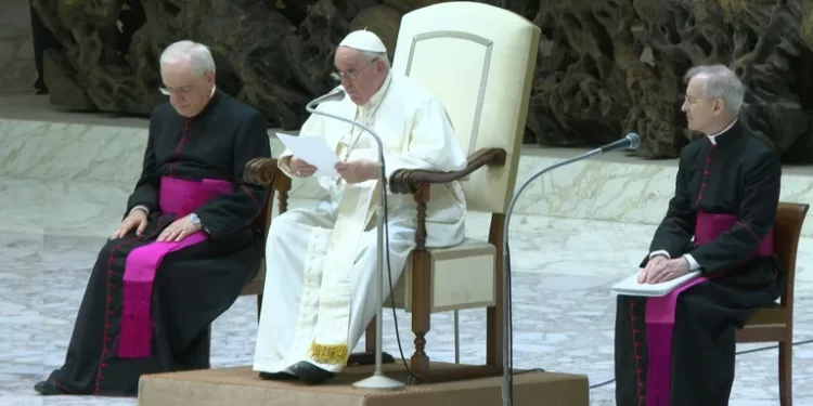 El papa Francisco no visitará Ucrania debido a una recaída de salud