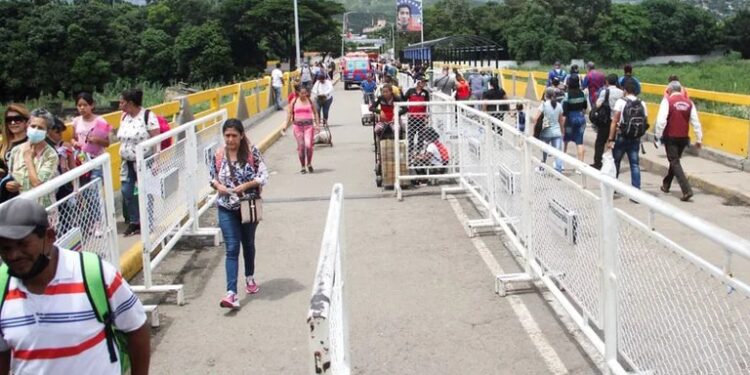 Abrieron el paso entre Colombia y Venezuela en el puente Simón Bolívar