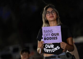 Las clínicas de aborto de Arizona envían a las mujeres a otros estados