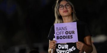 Las clínicas de aborto de Arizona envían a las mujeres a otros estados