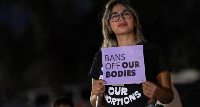 Las clínicas de aborto de Arizona envían a las mujeres a otros estados