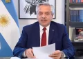 Presidente de Argentina condena "atentado" contra Cristina Fernández y declara feriado este viernes