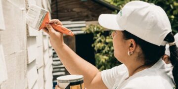 Voluntariado de Banco Caribe participa en “Pintaton” de entidad Techo RD