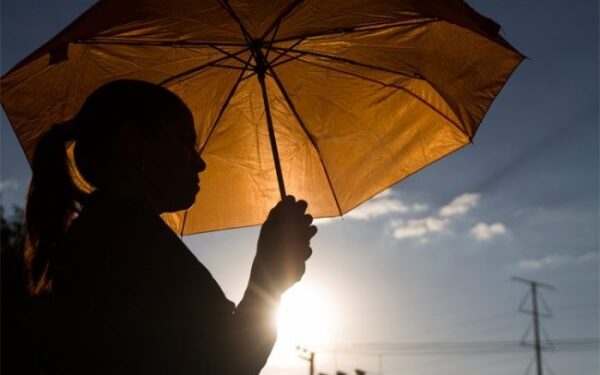 Chubascos dispersos y temperaturas calurosas sobre el país