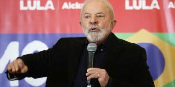 Lula sigue favorito en Brasil con trece puntos de diferencia sobre Bolsonaro