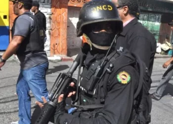 Policía Nacional captura hombre mantenía raptado a otro en Baní; víctima fue rescatada sana y salva