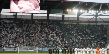 La Premier League suspende la jornada como homenaje a la Reina Isabel II