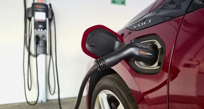 17 estados evalúan adoptar el mandato de autos eléctricos de California