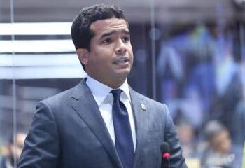 Diputados Fuerza del Pueblo presentan programa de pasantías legislativas