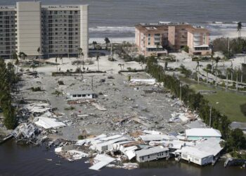 El huracán Ian se dirige a las Carolinas después de azotar Florida