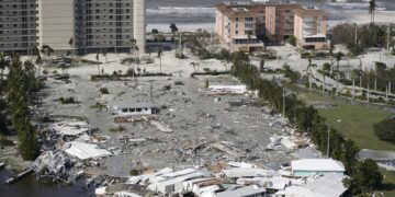 El huracán Ian se dirige a las Carolinas después de azotar Florida