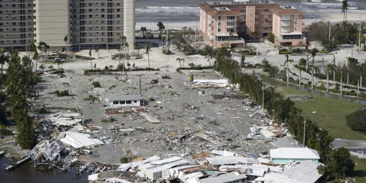 El huracán Ian se dirige a las Carolinas después de azotar Florida