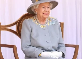 Los médicos de la reina Isabel II están "preocupados" por su salud