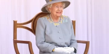 Los médicos de la reina Isabel II están "preocupados" por su salud