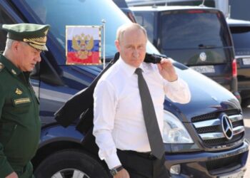 Fuentes del Kremlin aseguran que limusina de Putin fue atacada en un posible “intento de asesinato”