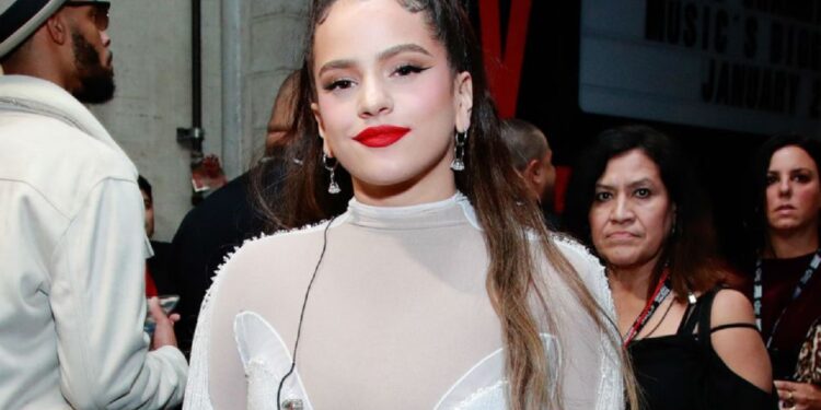 Romeo Santos y Rosalía fusionan la bachata y los sonidos flamencos en "El Pañuelo"