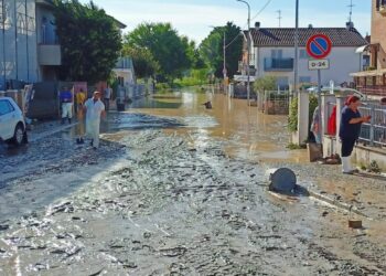 Un tromba de agua arrasa en dos horas el centro de Italia, con 10 muertos