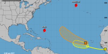Earl se convierte en huracán y mantiene efectos indirectos sobre el país