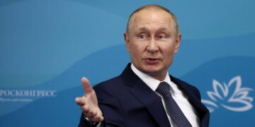 Una treintena de concejales rusos se rebelan contra Putin y piden su dimisión
