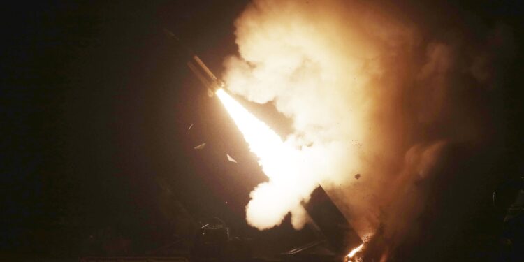 Misil surcoreano falla durante ejercicio y causa pánico