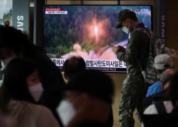 Corea del Norte lanzó otro misil balístico: Japón le pidió a la población que evacúe y busque refugio